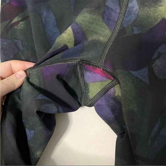 Lululemon Multicolor crops - Picture 4 of 5